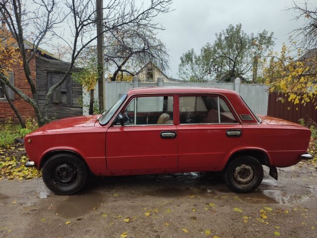 Красный ВАЗ 2101, объемом двигателя 1.3 л и пробегом 170 тыс. км за 350 $, фото 1 на Automoto.ua