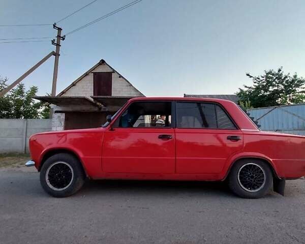 Красный ВАЗ 2101, объемом двигателя 1.2 л и пробегом 300 тыс. км за 1700 $, фото 3 на Automoto.ua