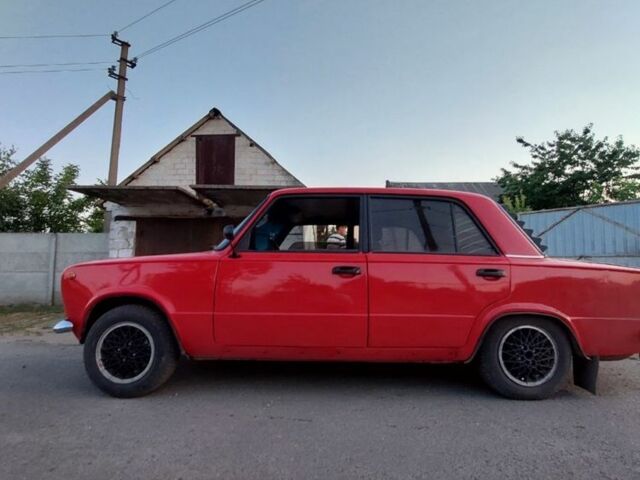Красный ВАЗ 2101, объемом двигателя 1.2 л и пробегом 300 тыс. км за 1700 $, фото 4 на Automoto.ua