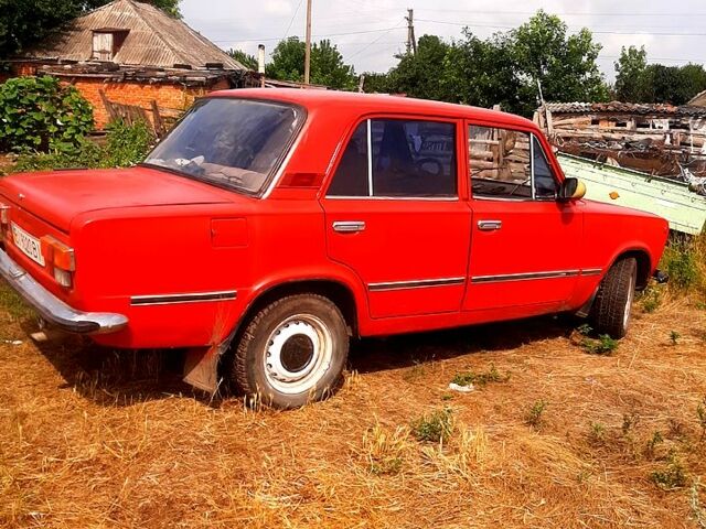 Красный ВАЗ 2101, объемом двигателя 1.3 л и пробегом 150 тыс. км за 405 $, фото 1 на Automoto.ua