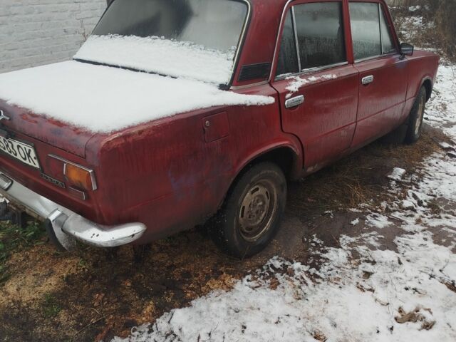 Красный ВАЗ 2101, объемом двигателя 1.5 л и пробегом 300 тыс. км за 284 $, фото 1 на Automoto.ua