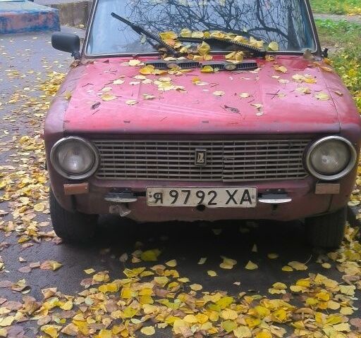 Красный ВАЗ 2101, объемом двигателя 1.6 л и пробегом 999 тыс. км за 191 $, фото 3 на Automoto.ua