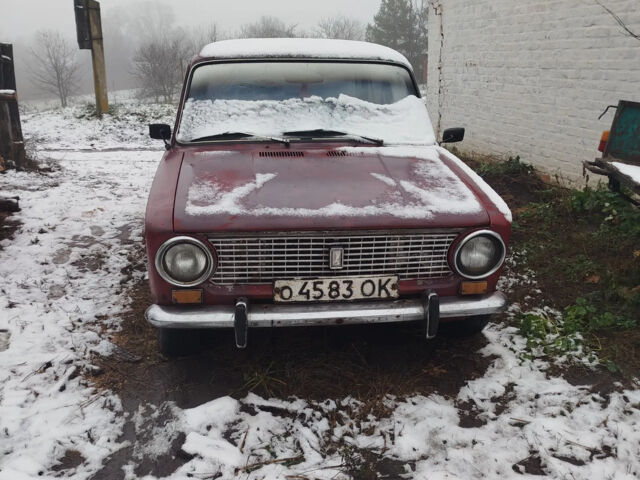 Красный ВАЗ 2101, объемом двигателя 1.5 л и пробегом 300 тыс. км за 284 $, фото 2 на Automoto.ua