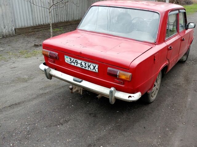 Красный ВАЗ 2101, объемом двигателя 1 л и пробегом 150 тыс. км за 359 $, фото 1 на Automoto.ua