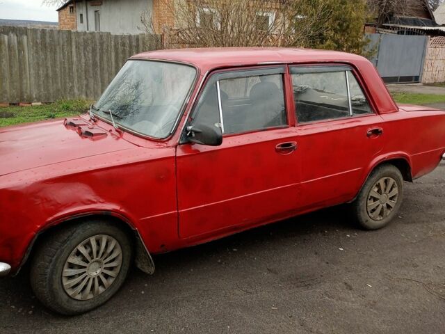 Красный ВАЗ 2101, объемом двигателя 1 л и пробегом 150 тыс. км за 359 $, фото 4 на Automoto.ua