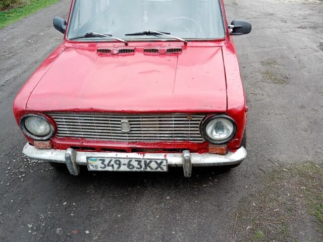 Красный ВАЗ 2101, объемом двигателя 1 л и пробегом 150 тыс. км за 359 $, фото 3 на Automoto.ua