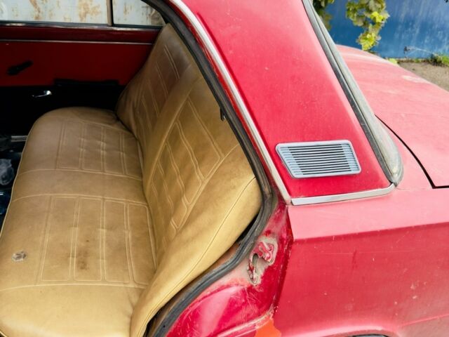 Красный ВАЗ 2101, объемом двигателя 1.3 л и пробегом 160 тыс. км за 700 $, фото 2 на Automoto.ua