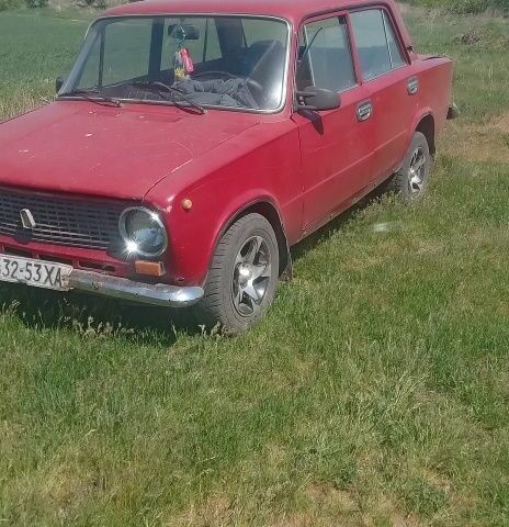 Красный ВАЗ 2101, объемом двигателя 1 л и пробегом 80 тыс. км за 404 $, фото 2 на Automoto.ua
