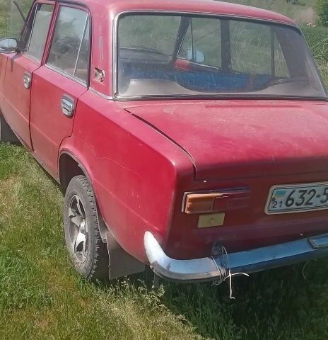 Красный ВАЗ 2101, объемом двигателя 1 л и пробегом 80 тыс. км за 404 $, фото 1 на Automoto.ua