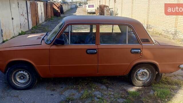 Красный ВАЗ 2101, объемом двигателя 1.2 л и пробегом 200 тыс. км за 950 $, фото 2 на Automoto.ua
