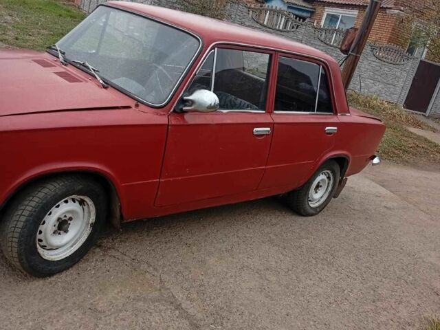 Красный ВАЗ 2101, объемом двигателя 1 л и пробегом 1000 тыс. км за 357 $, фото 3 на Automoto.ua