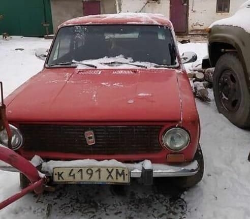 ВАЗ 2101 1985 в Хмельницком на Automoto.ua Красный ВАЗ 2101, объемом двигателя 1 л и пробегом 1 тыс. км за 238 $, фото 2 на Automoto.ua