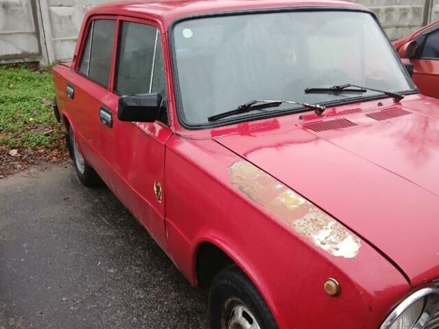 Красный ВАЗ 2101, объемом двигателя 1.2 л и пробегом 50 тыс. км за 426 $, фото 1 на Automoto.ua