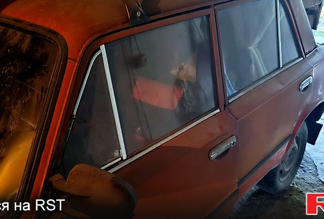 Красный ВАЗ 2101, объемом двигателя 1.5 л и пробегом 0 тыс. км за 350 $, фото 2 на Automoto.ua
