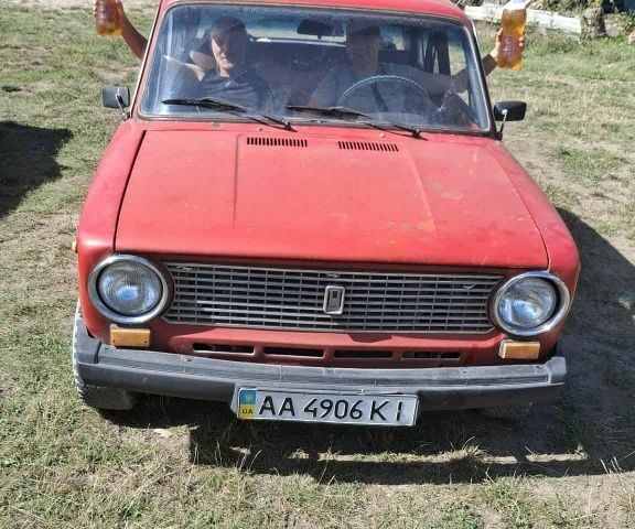 Красный ВАЗ 2101, объемом двигателя 0 л и пробегом 100 тыс. км за 413 $, фото 4 на Automoto.ua