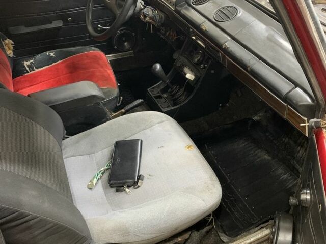 Красный ВАЗ 2101, объемом двигателя 1.3 л и пробегом 200 тыс. км за 355 $, фото 10 на Automoto.ua