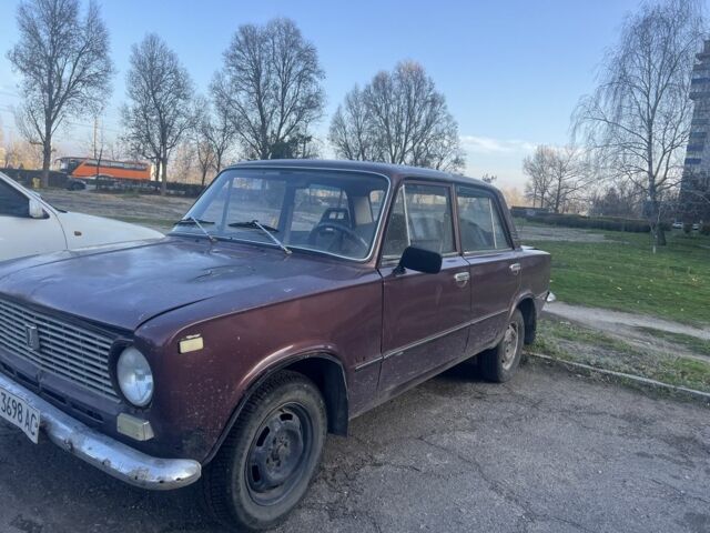 Красный ВАЗ 2101, объемом двигателя 1.5 л и пробегом 270 тыс. км за 470 $, фото 4 на Automoto.ua