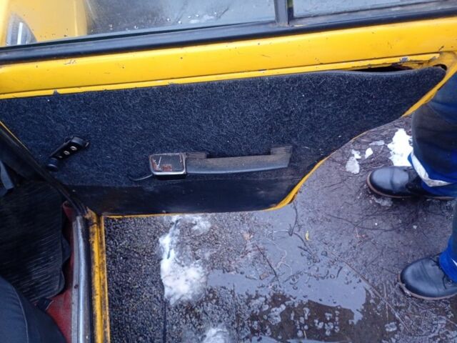 Жовтий ВАЗ 2101, об'ємом двигуна 1 л та пробігом 300 тис. км за 284 $, фото 3 на Automoto.ua