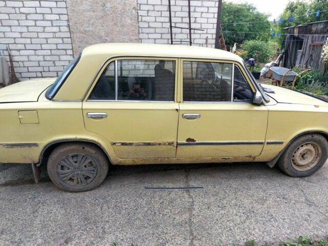 Желтый ВАЗ 2101, объемом двигателя 1 л и пробегом 123 тыс. км за 288 $, фото 2 на Automoto.ua