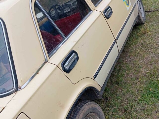 Желтый ВАЗ 2101, объемом двигателя 1 л и пробегом 100 тыс. км за 450 $, фото 1 на Automoto.ua