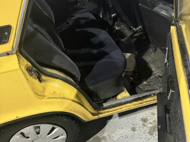 Желтый ВАЗ 2101, объемом двигателя 1.3 л и пробегом 300 тыс. км за 401 $, фото 2 на Automoto.ua