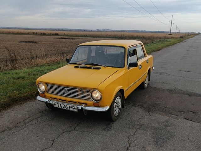 Желтый ВАЗ 2101, объемом двигателя 0 л и пробегом 176 тыс. км за 350 $, фото 2 на Automoto.ua