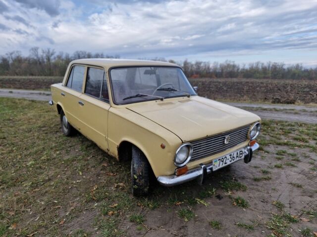 Желтый ВАЗ 2101, объемом двигателя 1.2 л и пробегом 83 тыс. км за 382 $, фото 7 на Automoto.ua