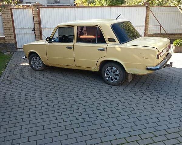 Желтый ВАЗ 2101, объемом двигателя 1.2 л и пробегом 322 тыс. км за 370 $, фото 5 на Automoto.ua