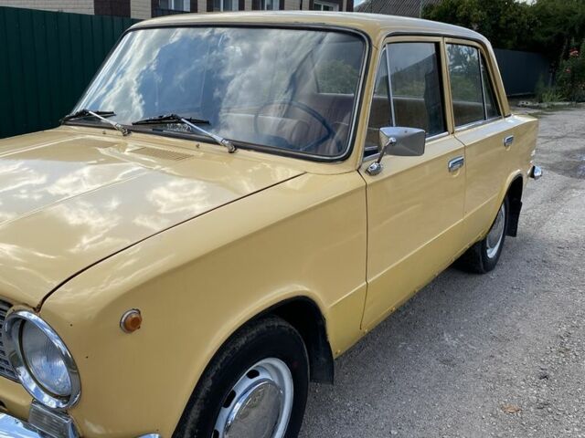 Желтый ВАЗ 2101, объемом двигателя 1.3 л и пробегом 37 тыс. км за 650 $, фото 5 на Automoto.ua