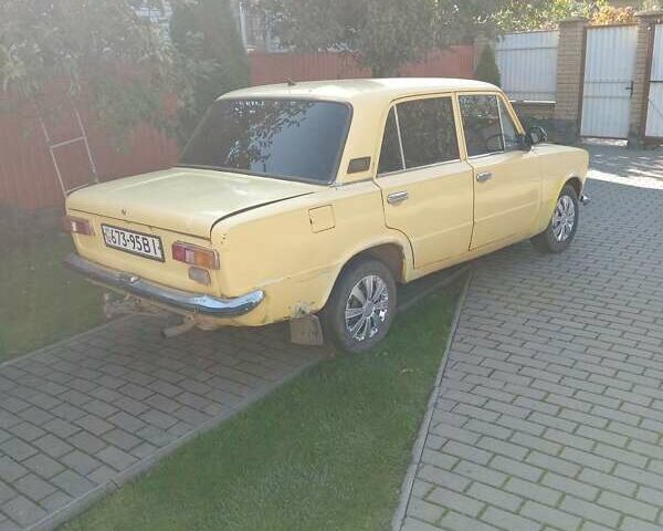 Желтый ВАЗ 2101, объемом двигателя 1.2 л и пробегом 322 тыс. км за 370 $, фото 3 на Automoto.ua