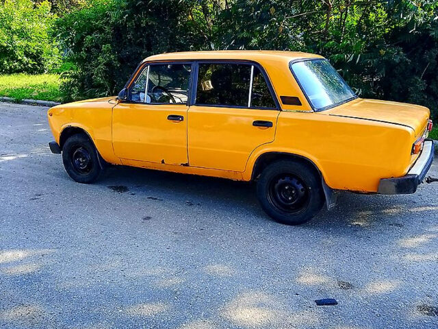 Желтый ВАЗ 2101, объемом двигателя 1.3 л и пробегом 0 тыс. км за 400 $, фото 4 на Automoto.ua