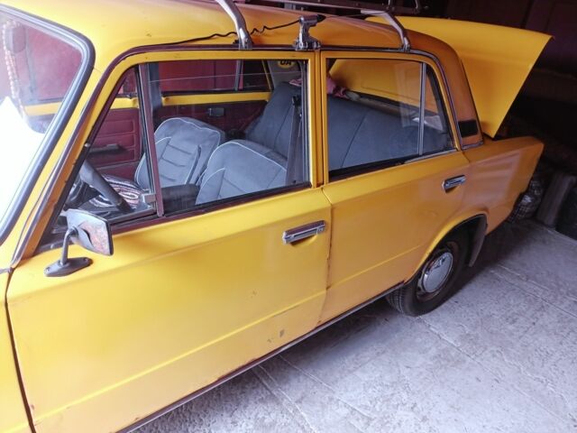 Желтый ВАЗ 2101, объемом двигателя 0 л и пробегом 70 тыс. км за 404 $, фото 2 на Automoto.ua