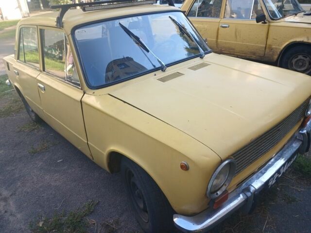 Желтый ВАЗ 2101, объемом двигателя 0 л и пробегом 123 тыс. км за 369 $, фото 2 на Automoto.ua