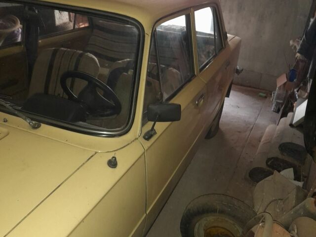 Желтый ВАЗ 2101, объемом двигателя 1.3 л и пробегом 200 тыс. км за 700 $, фото 7 на Automoto.ua
