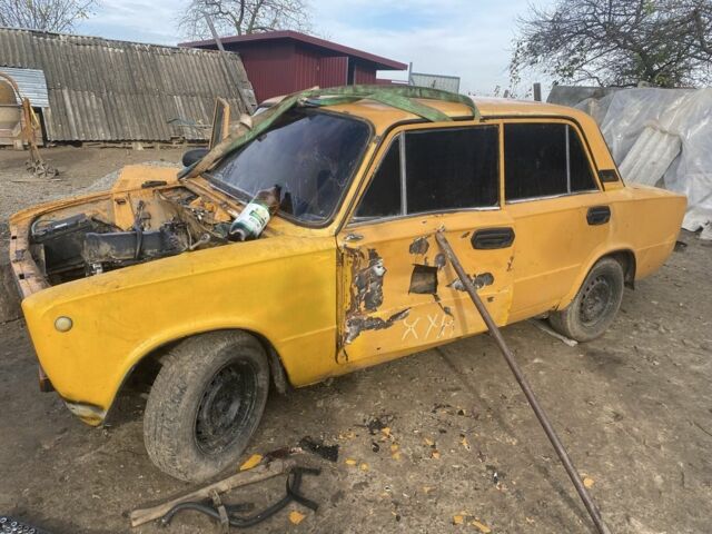Желтый ВАЗ 2101, объемом двигателя 0 л и пробегом 100 тыс. км за 120 $, фото 6 на Automoto.ua