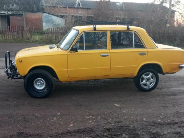 Желтый ВАЗ 2101, объемом двигателя 1.3 л и пробегом 330 тыс. км за 446 $, фото 6 на Automoto.ua