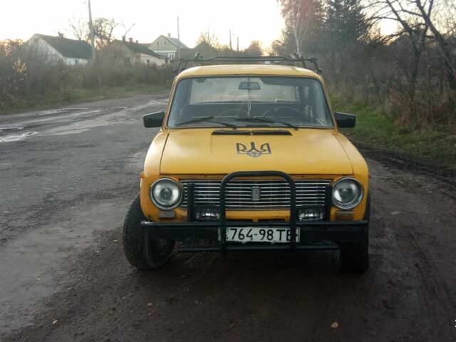 Желтый ВАЗ 2101, объемом двигателя 1.3 л и пробегом 330 тыс. км за 446 $, фото 11 на Automoto.ua