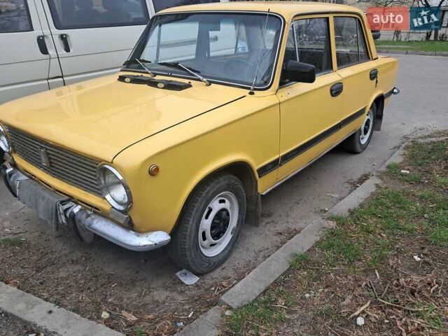 Желтый ВАЗ 2101, объемом двигателя 1 л и пробегом 222 тыс. км за 490 $, фото 2 на Automoto.ua