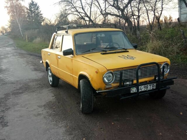 Желтый ВАЗ 2101, объемом двигателя 1.3 л и пробегом 330 тыс. км за 446 $, фото 4 на Automoto.ua