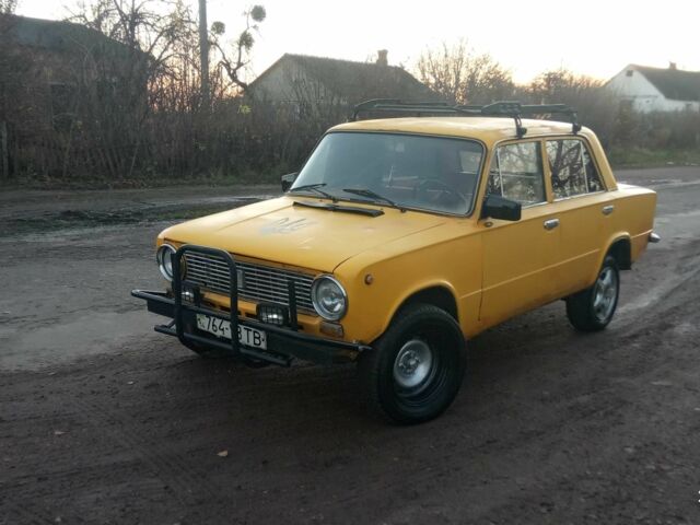 Желтый ВАЗ 2101, объемом двигателя 1.3 л и пробегом 330 тыс. км за 446 $, фото 7 на Automoto.ua