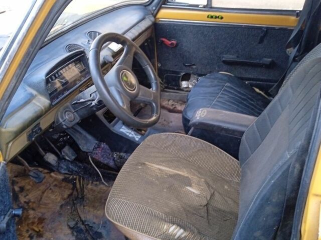 Желтый ВАЗ 2101, объемом двигателя 2 л и пробегом 678 тыс. км за 146 $, фото 4 на Automoto.ua