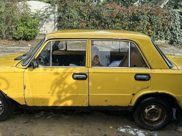 ВАЗ 2101 1982 у Луцьку на Automoto.ua Жовтий ВАЗ 2101, об'ємом двигуна 1.5 л та пробігом 200 тис. км за 286 $, фото 3 на Automoto.ua