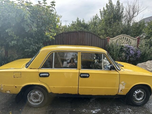 ВАЗ 2101 1982 у Луцьку на Automoto.ua Жовтий ВАЗ 2101, об'ємом двигуна 1.5 л та пробігом 200 тис. км за 286 $, фото 2 на Automoto.ua