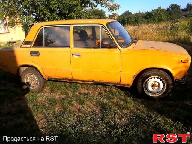 Желтый ВАЗ 2101, объемом двигателя 1.2 л и пробегом 568 тыс. км за 270 $, фото 2 на Automoto.ua