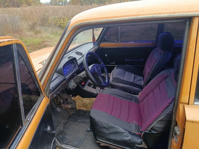 Желтый ВАЗ 2101, объемом двигателя 1 л и пробегом 80 тыс. км за 358 $, фото 6 на Automoto.ua