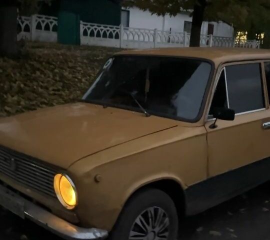 Желтый ВАЗ 2101, объемом двигателя 1 л и пробегом 80 тыс. км за 358 $, фото 3 на Automoto.ua