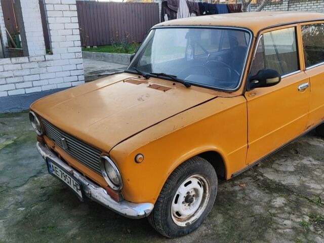 Желтый ВАЗ 2101, объемом двигателя 1.2 л и пробегом 777 тыс. км за 476 $, фото 4 на Automoto.ua