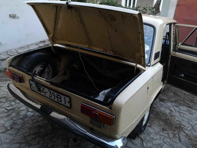 Желтый ВАЗ 2101, объемом двигателя 0 л и пробегом 67 тыс. км за 406 $, фото 10 на Automoto.ua