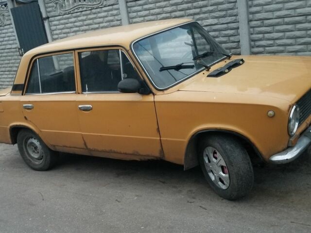 Желтый ВАЗ 2101, объемом двигателя 1.3 л и пробегом 300 тыс. км за 300 $, фото 1 на Automoto.ua