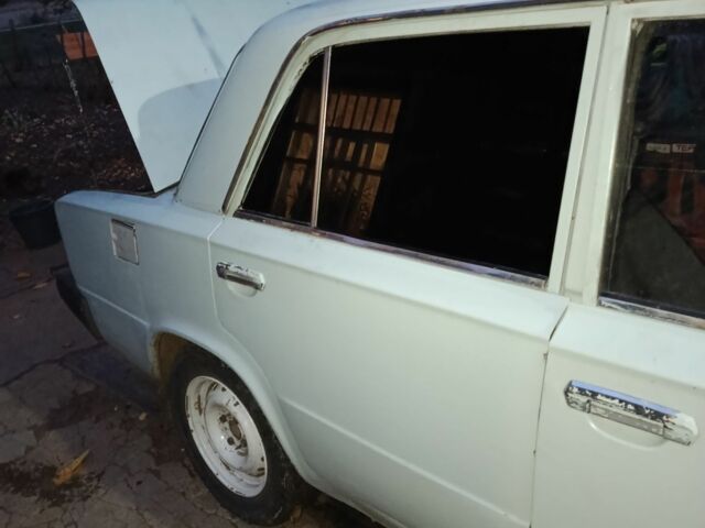 Серый ВАЗ 2101, объемом двигателя 1.3 л и пробегом 300 тыс. км за 384 $, фото 2 на Automoto.ua